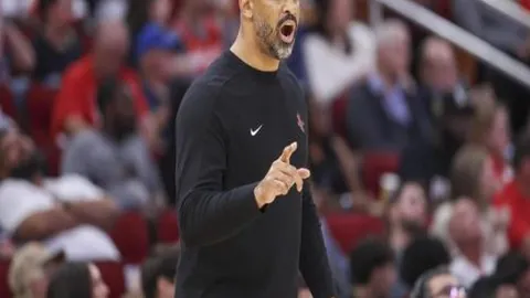 中国男子冰壶队激战德国队，惊险夺冠一日双战